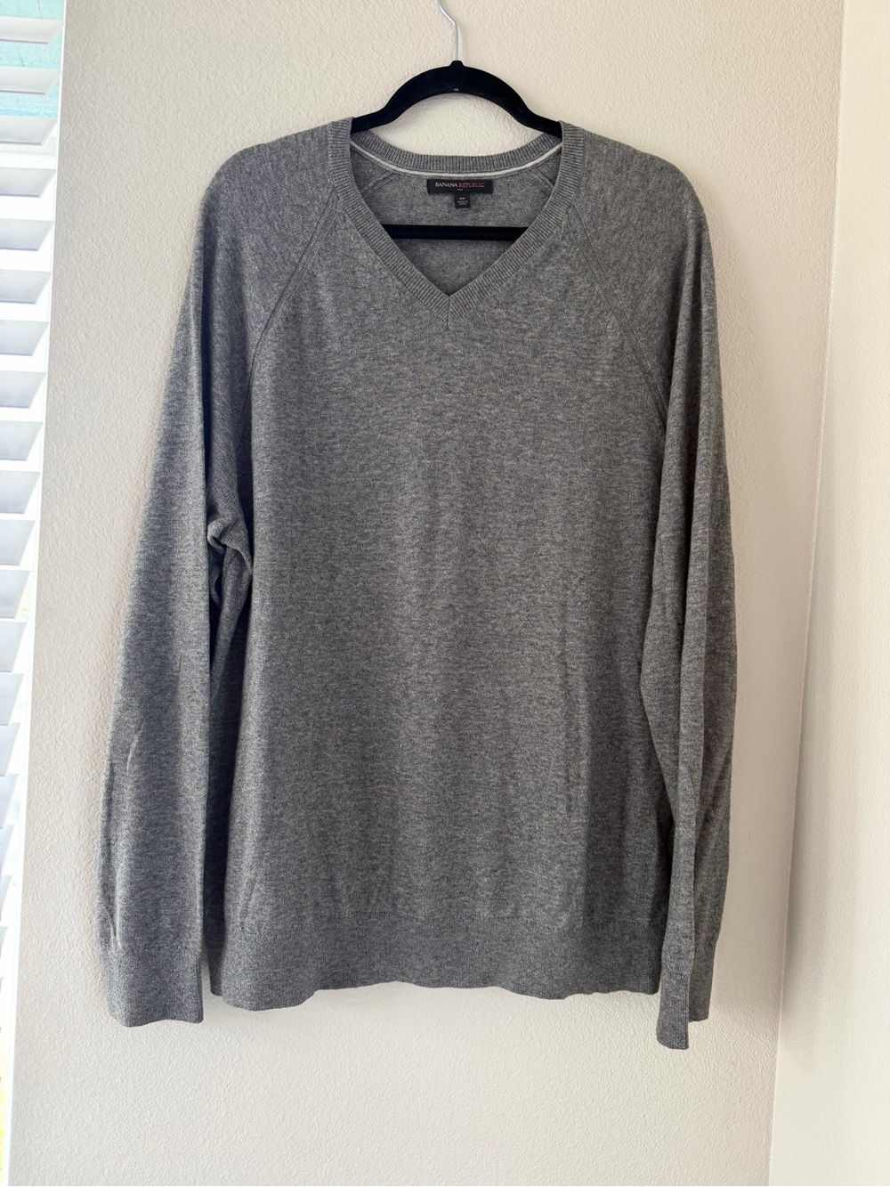 Banana Republic Men's Heather Gray V-Neck Sweater